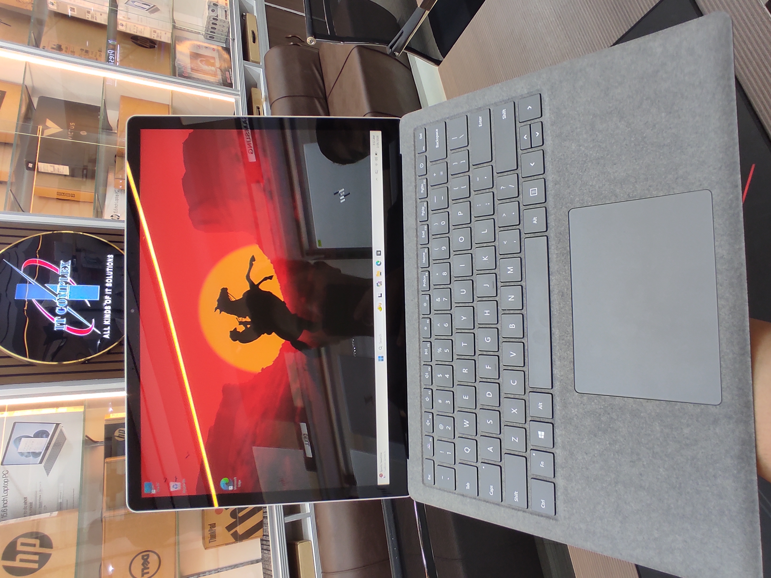 Microsoft Surface Laptop 3 10th Gen Core i5 8GB. RAM 256 GB. NVMe SSD 2.4K PixelSense Touchscreen Display